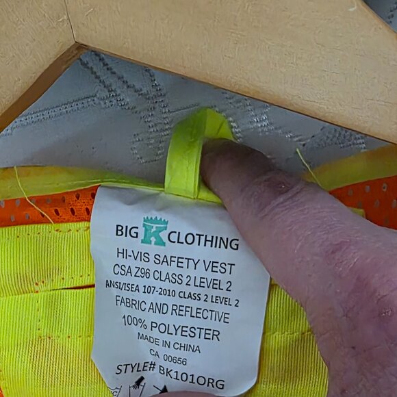 100% Polyester Soft Mesh Hi-Viz Vest NWOT - Picture 4 of 4